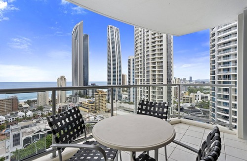 Surfers Paradise Apartment | Apartment 2196 offers the perfect holiday adobe for small families and couples