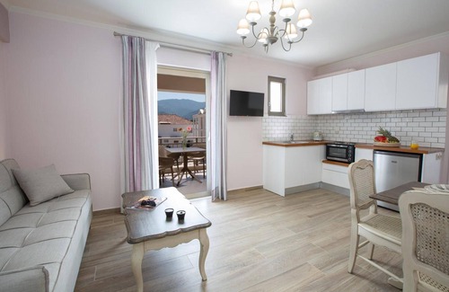 Nidri Apartment | Apartment 'Master Suite' with Balcony and Air Conditioning