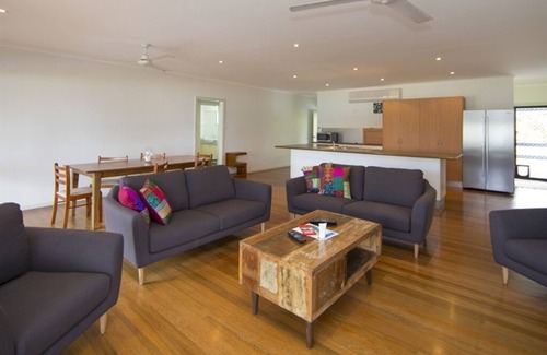 South Mission Apartment | Apollo Jewel Beachfront No 4