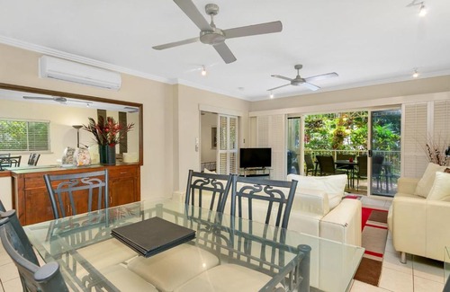 Clifton Beach Apartment | ARLINGTON B/FRONT @ CLIFTON