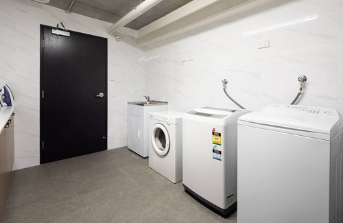 Ascot House | Ascot Budget Residences - Close to Brisbane Airport & Racecourses