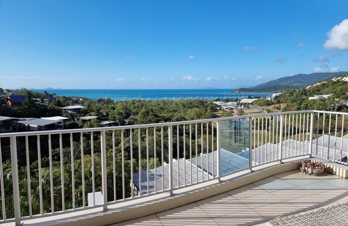 Airlie Beach Apartment | Azure Sea Whitsunday Resort