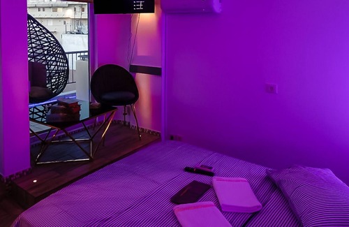 Koukaki Apartment | B.2 LUXURY SUITE ACROPOLIS VIEW PRIVATE JACUZZI ON BALCONY NETFLIX