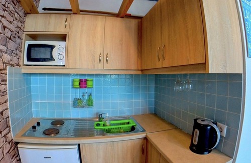 Haraki Apartment | Beach Studio - Sleeps 2 & Private Ocean Terrace