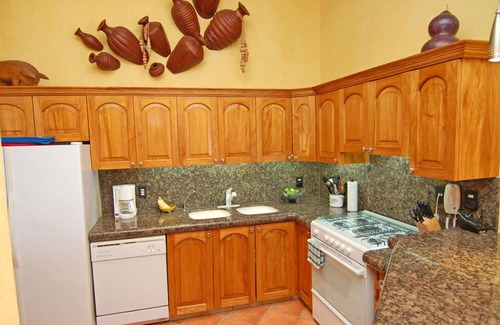 Downtown Puerto Vallarta Condo | !BEACHFRONT IN THE CITY CENTER! OCTOBER SPECIAL, ONLY 225/NT!