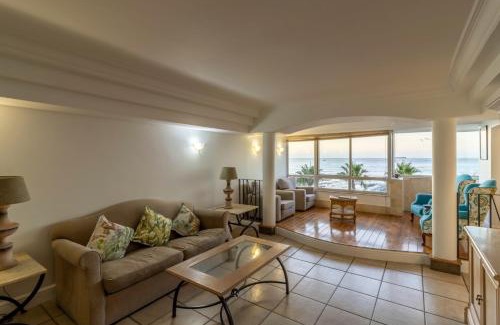 Sea Point Apartment | Beachfront Seaview