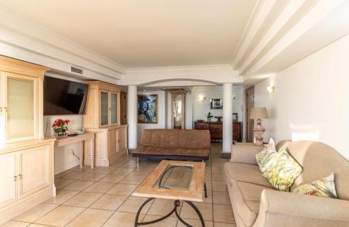 Sea Point Apartment | Beachfront Seaview