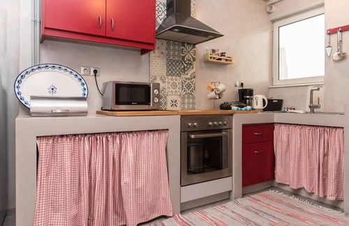 Thissio House | Beautiful apartment viewing Acropolis, at the heart of the historical center