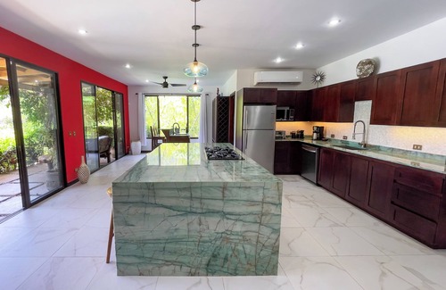 Dominical House | Beautiful Jungle Villa with wildlife, close to restaurants, shopping and beaches