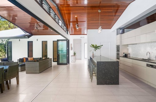 Palm Cove House | Belle Escapes 58 Ocean Dr Palm Cove