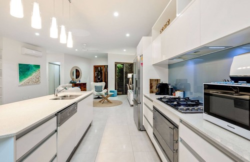 Palm Cove House | Belle Escapes Beach Edge