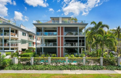 Yorkeys Knob Apartment | Belle Escapes - Beachfront Ocean View Apartment "4"