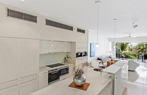 Palm Cove Apartment | Belle Escapes Daydream at Drift Beachfront