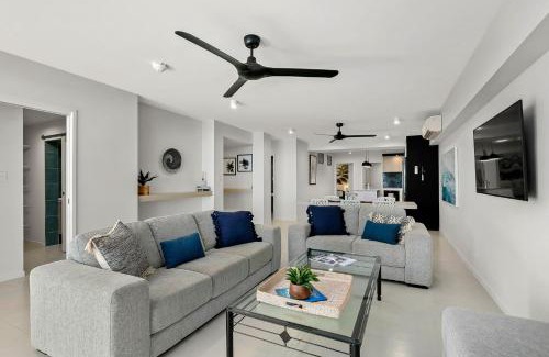 Palm Cove Apartment | Belle Escapes Oceanview Suite 21 Alamanda Palm Cove