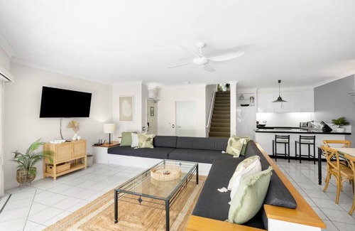 Palm Cove Apartment | Belle Escapes Poolview Suite 43 Alamanda Resort Palm Cove