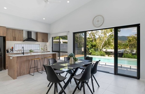 Trinity Beach House | Belle Escapes Sea Bon