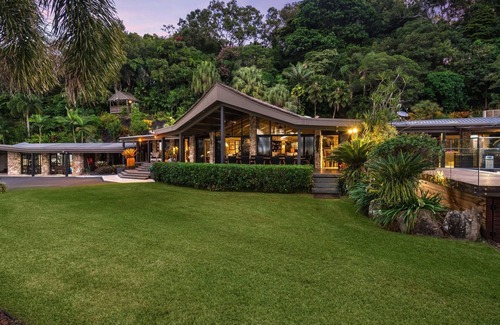Trinity Beach House | Belle Escapes Trinity Beach Palace Luxury Estate