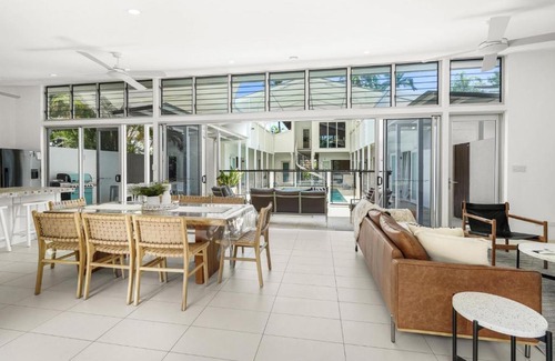 Trinity Beach House | Belle Escapes Villa Rosa just minutes to Trinity Beach