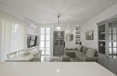 Glyfada Apartment | Belva Blue Glyfada Modern 2BR Walk to Ctr & Beach