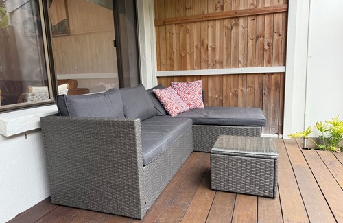 Tewantin House | Betty on Hilton- Just steps from the Noosa river