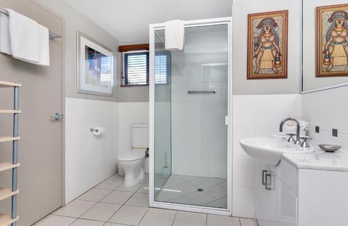 Trinity Beach Apartment | Blue Lagoon Lakeside