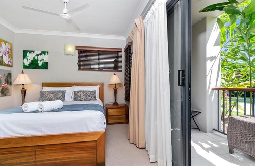 Trinity Beach Apartment | Blue Lagoon Lakeside