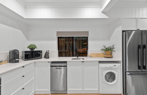 New Farm Apartment | Bright 2-Bed New Farm Apartment with Private Patio