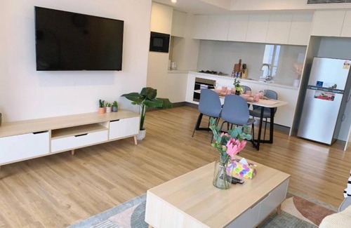Surfers Paradise Apartment | Brilliant Home to SurferParadise@RiverView+Parking