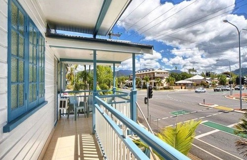 Cairns North Apartment | Budget Group Stay, 5 BR in 2nd floor Queenslander