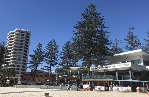 Burleigh Heads Apartment | Burleigh Beachfront - Best Location on the Coast