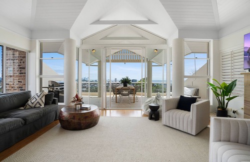 Burleigh Heads House | Burleigh Heads hidden gem with breathtaking view and walking distance from beach