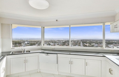 Miami House | Burleigh Surf Spectacular Views from all Rooms