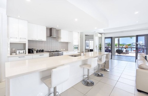 Trinity Park House | Cairns Beaches Home, Marina View Sleeps 12 - Pool