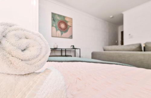 Edge Hill Apartment | Cairns Retro Studio Charm in Edge Hill