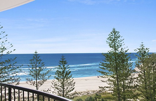 Coolangatta Apartment | Calypso Tower Unit 807 Three bedroom beachfront apartment in central Coolangatta