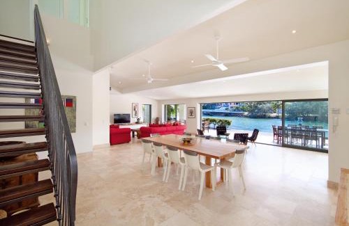 Noosa Heads House | Canalfront Retreat, Private Jetty & Pool