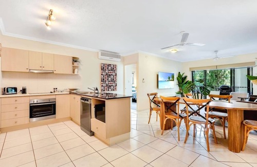 Cairns North Apartment | Central Park - City Fringe- Luxury 3BR Apartment | Pool, Balcony & CBD Fringe