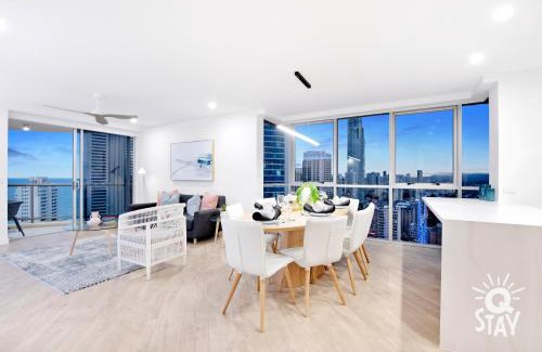 Surfers Paradise Apartment | Chevron Renaissance by Vaun