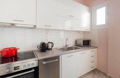 Mets Apartment | Classic Living 2 Bd Historic Apt w Acropolis View