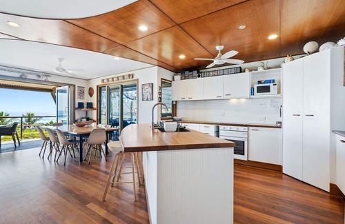 Point Lookout Apartment | Claytons 10 | 4 bed, 2 bath, Cylinder beachfront