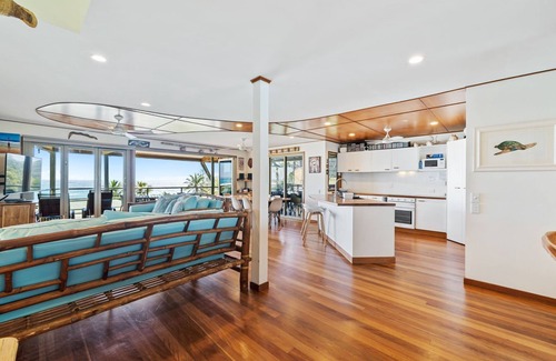Point Lookout Apartment | Claytons 10 | 4 bed, 2 bath, Cylinder beachfront