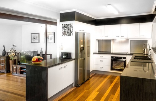 Coolum Beach House | Coolum "Ocean Views" Dog Friendly 5 min walk to be