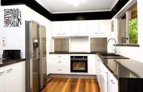 Coolum Beach House | Coolum "Ocean Views" Dog Friendly 5 min walk to be