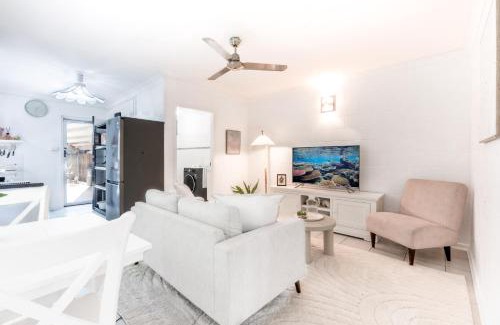 Cairns North Apartment | Cosy Stay near Cairns Esplanade