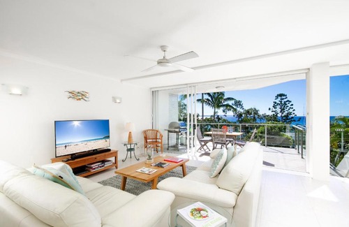 Noosa Heads House | Courtyard Charm, Ocean Views, Little Cove