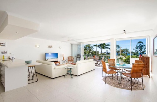 Noosa Heads House | Courtyard Charm, Ocean Views, Little Cove