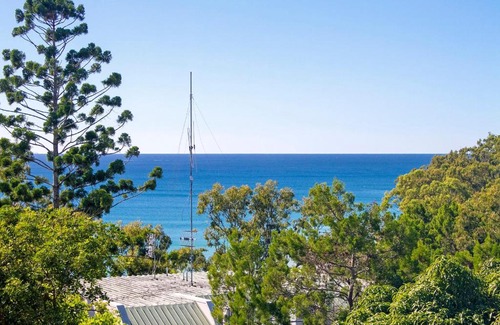 Noosa Heads House | Courtyard Charm, Ocean Views, Little Cove