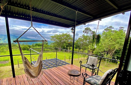 Quebrada Grande Cabin | Cozy Box-Glamping with amazing views to the mountains-Close to Monteverde