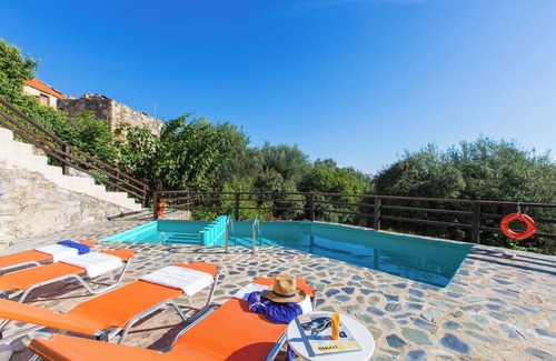 Tzitzifes Villa | COZY VILLA ZOI