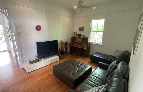 Paddington House | Cute, Clean, Convenient! Entire house100m from Caxton St and Suncorp but quiet!